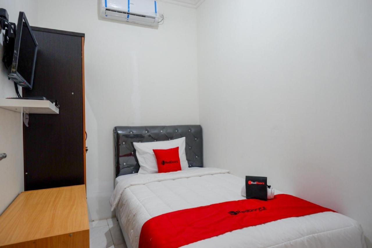 Reddoorz Hostel Near Kota Lama Semarang Dış mekan fotoğraf